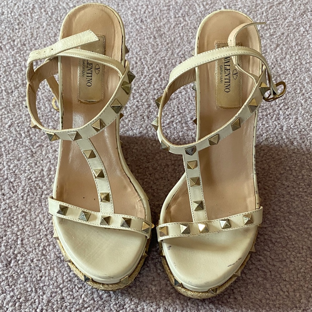 Valentino Garavani Cream Espadrille Wedge Sandals with Gold Studs - Picture 2 of 11